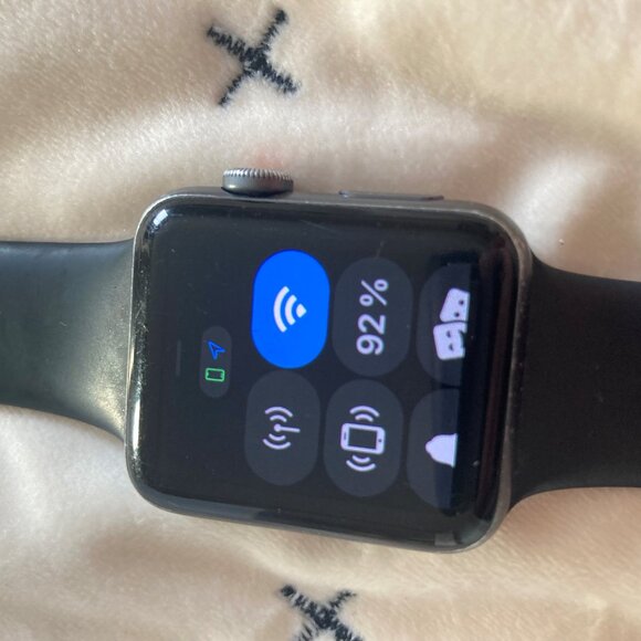 Apple Watch Series 3 - 42 mm - Space Grey Aluminum - Black Band - Picture 5 of 8